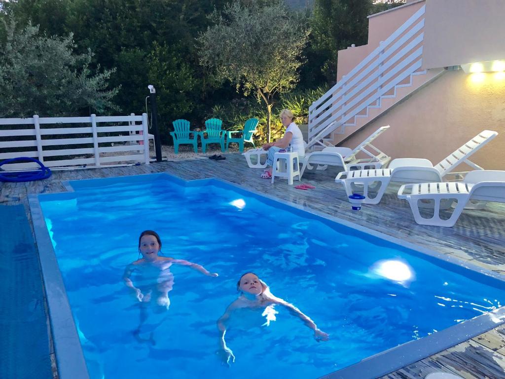 Bazén v ubytovaní Holiday home - Healthy house Opatija alebo v jeho blízkosti