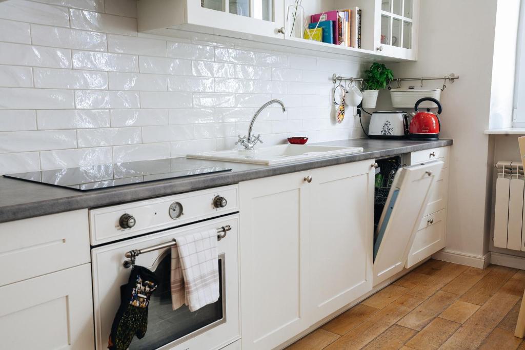 Kuchyňa alebo kuchynka v ubytovaní Warsaw Concierge Traveller's Nest Wspólna