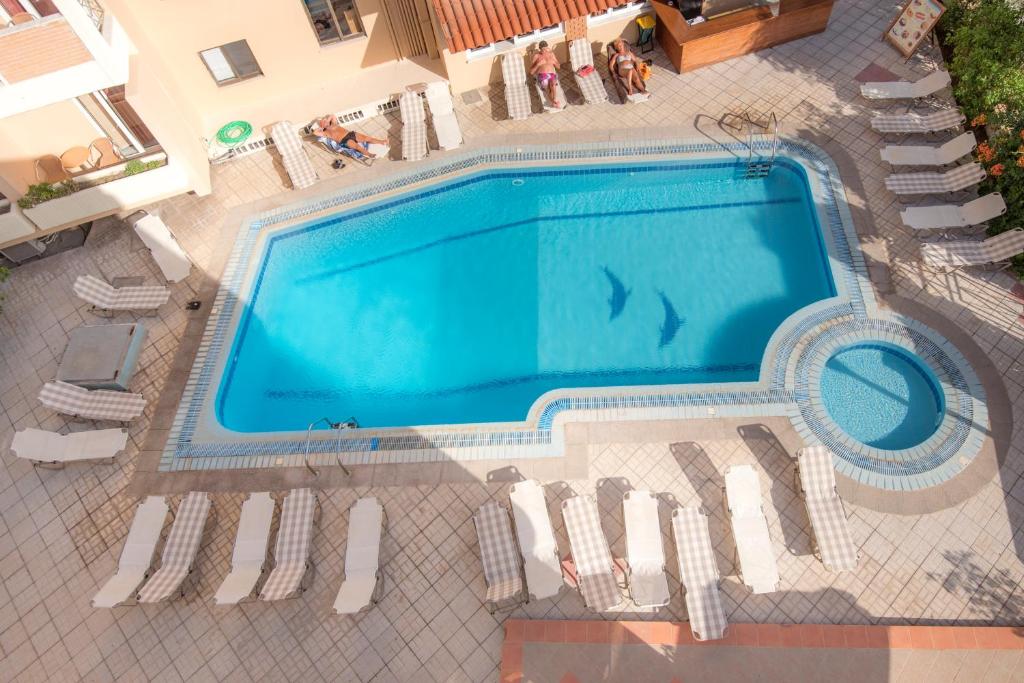 Bazén v ubytování Captain's Hotel nebo v jeho okolí