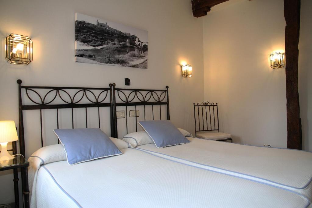 Posteľ alebo postele v izbe v ubytovaní Hostal la posada de Zocodover