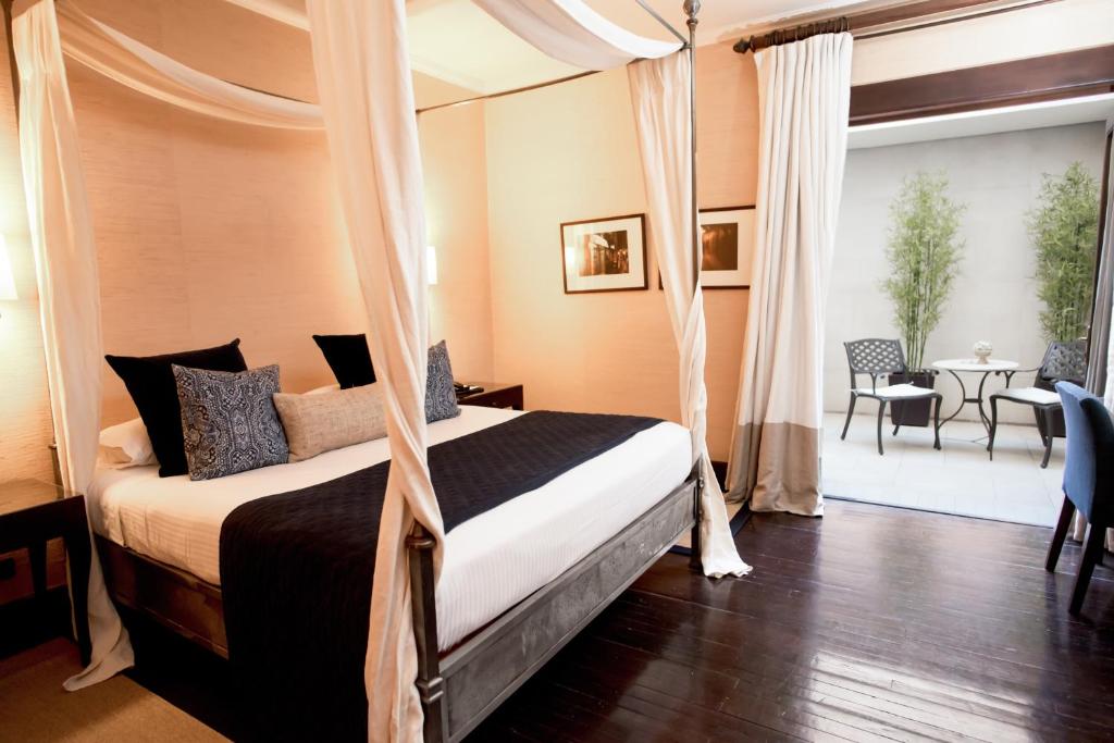 Postel nebo postele na pokoji v ubytování Hotel Casa Higueras