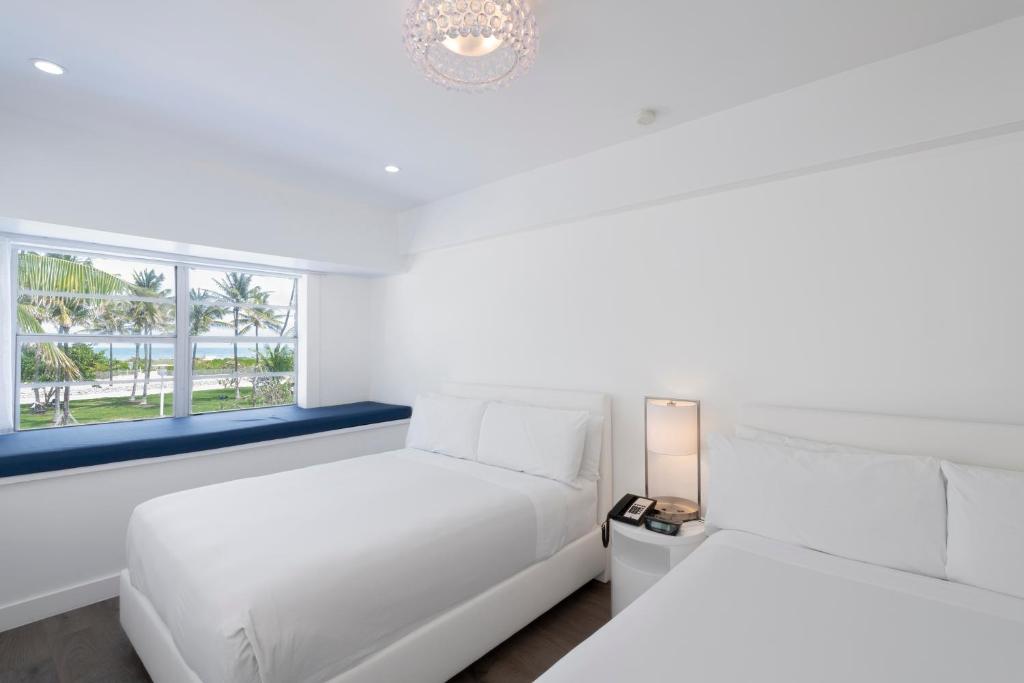 Penguin Hotel - Corner Queen Room With Two Queen Beds And Ocean View