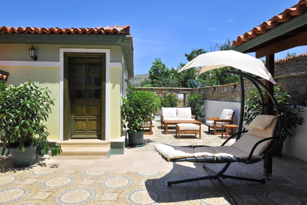 Patio nebo venkovní prostory v ubytování Petrino Gökçeada Hotel&Kitchen