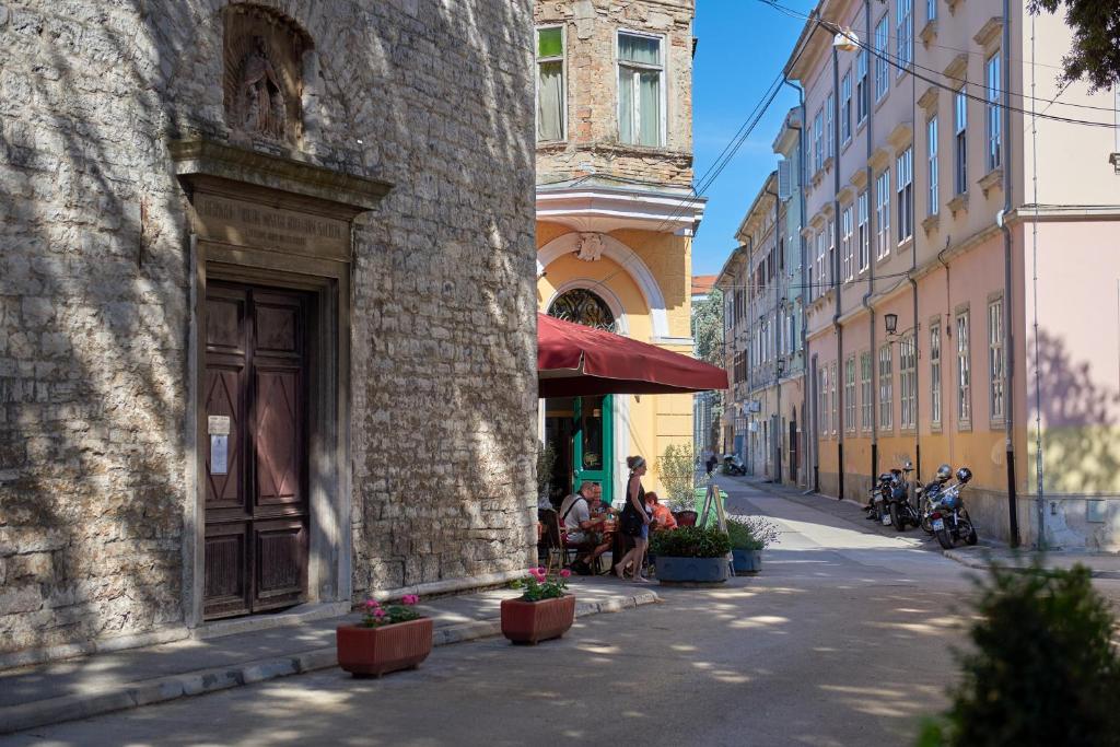 Old City Romanitic Studios 1 with FREE private parking, Pula (updated prices 2025) - 5