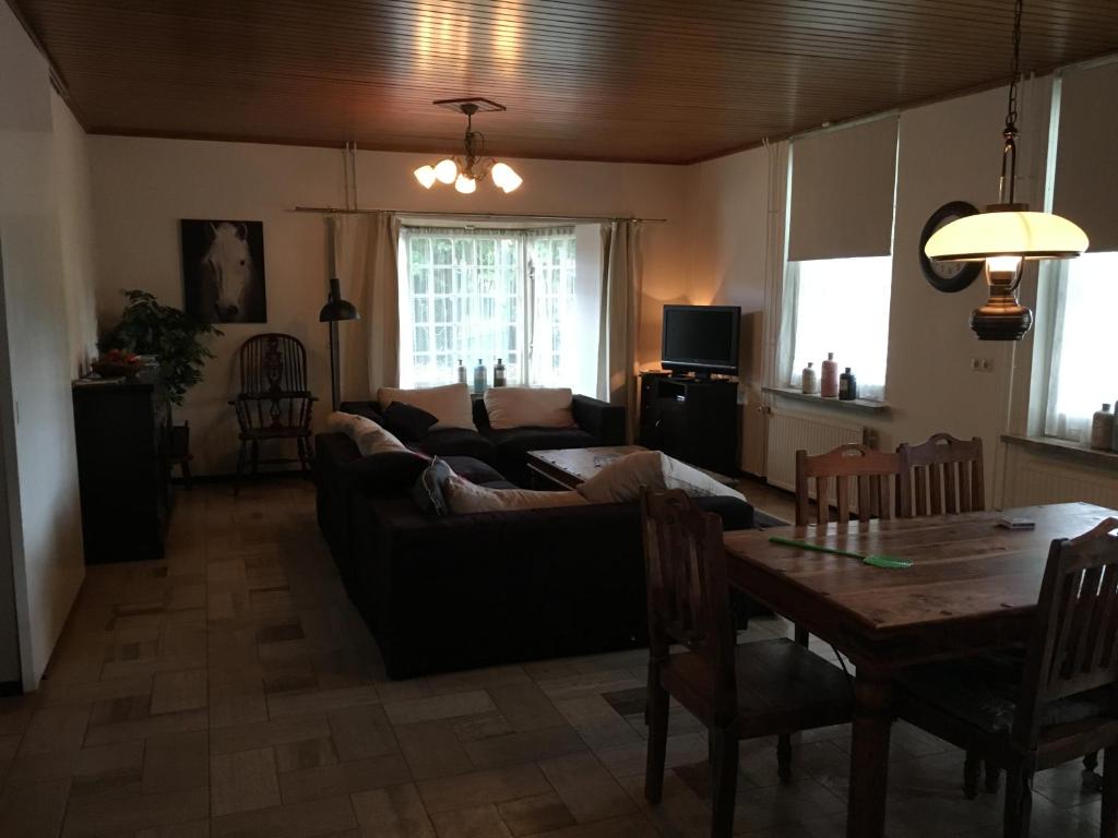De Distelhoeve - Seven-Bedroom House