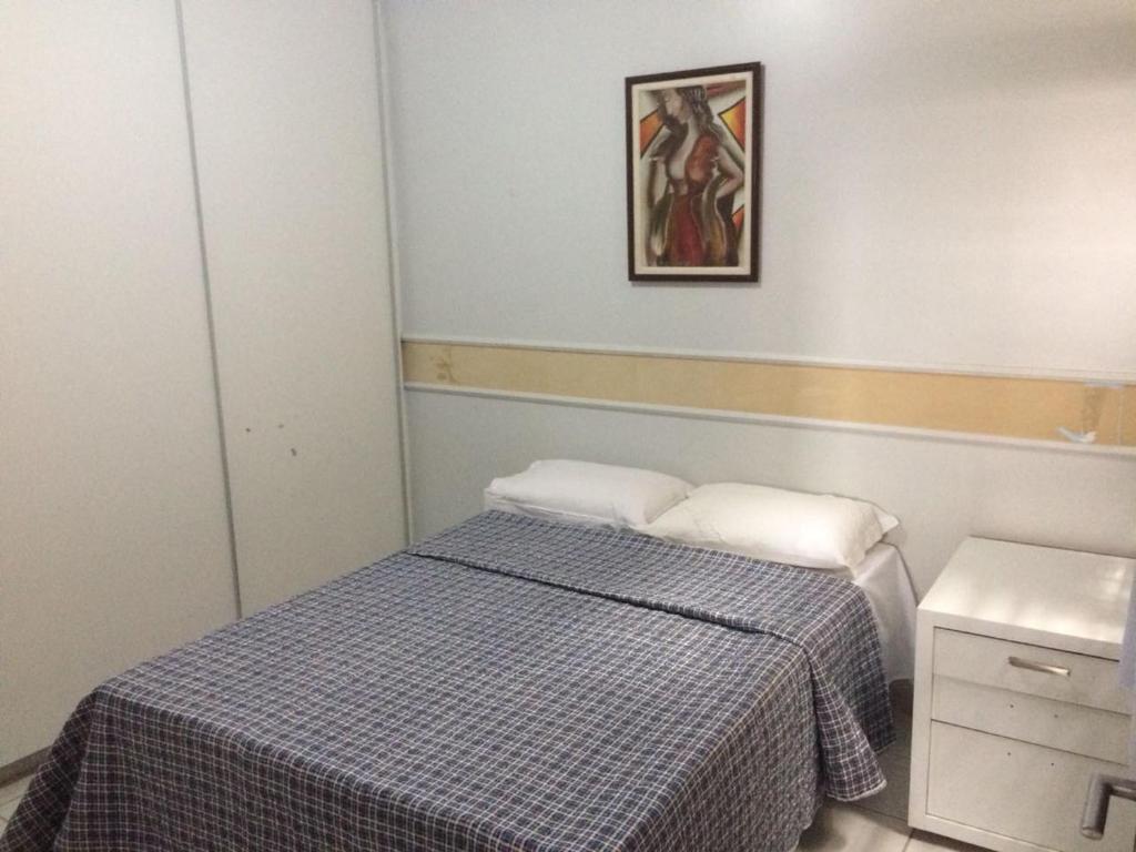 سرير أو أسرّة في غرفة في Lira Hostel