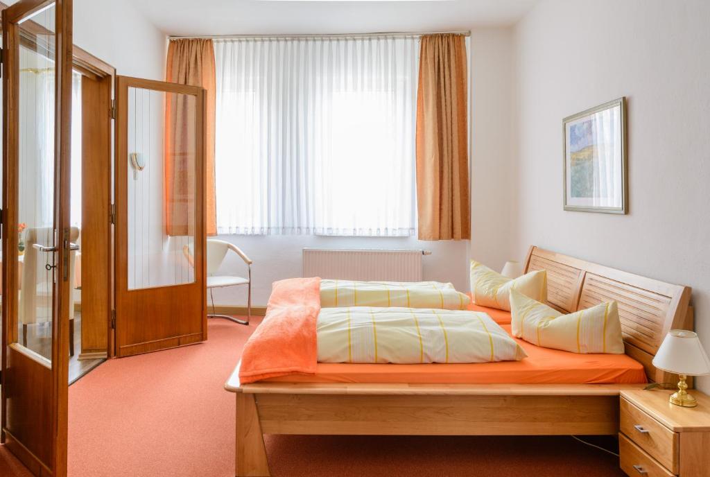 Letto o letti in una camera di Hotel Weltrich