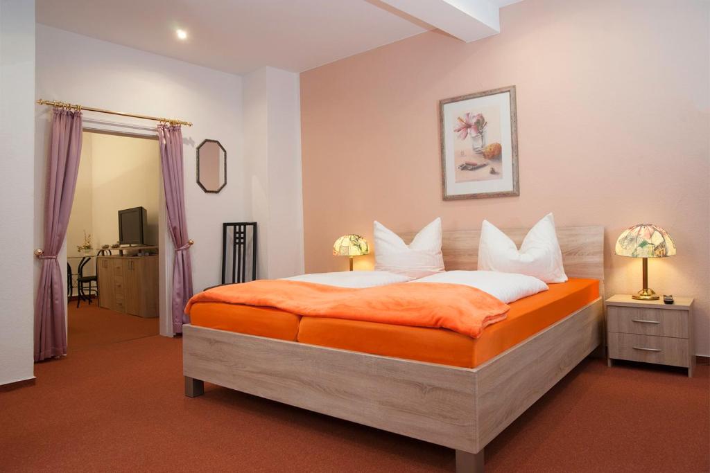 Letto o letti in una camera di Hotel Weltrich
