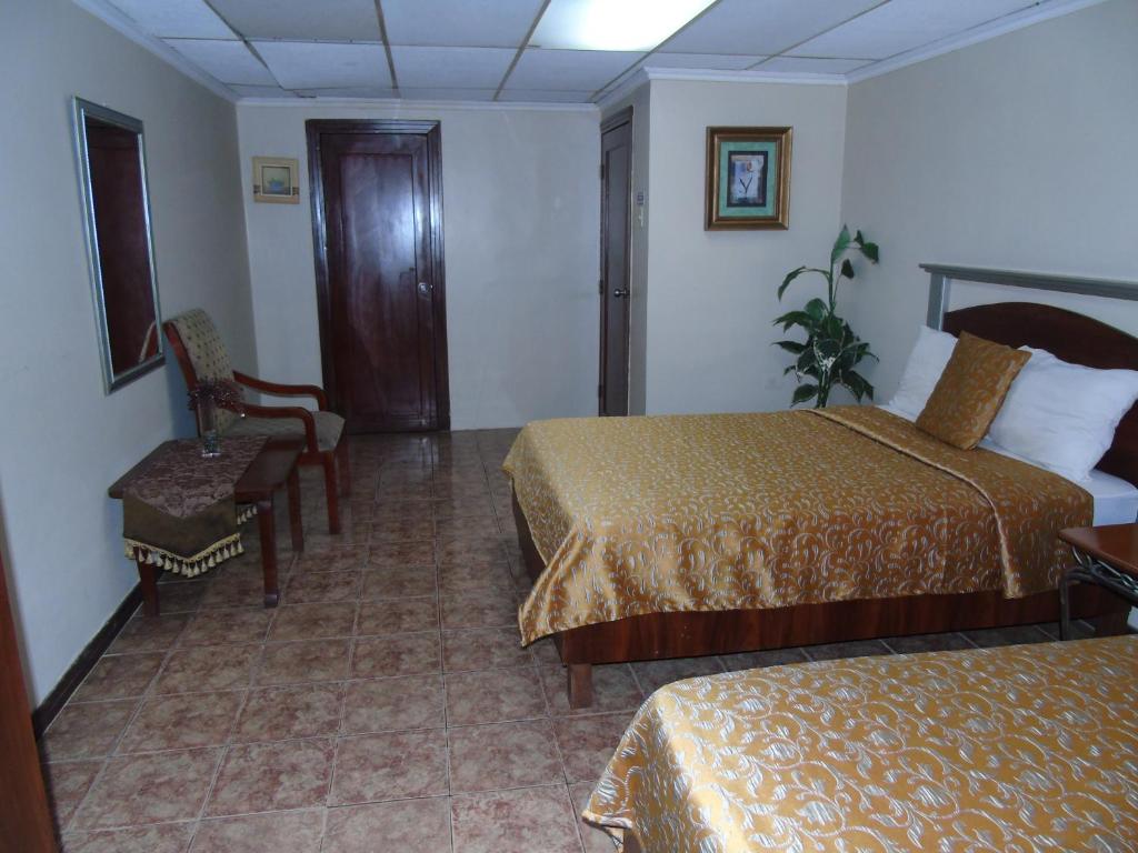 Postel nebo postele na pokoji v ubytování Hotel Malecon Inn