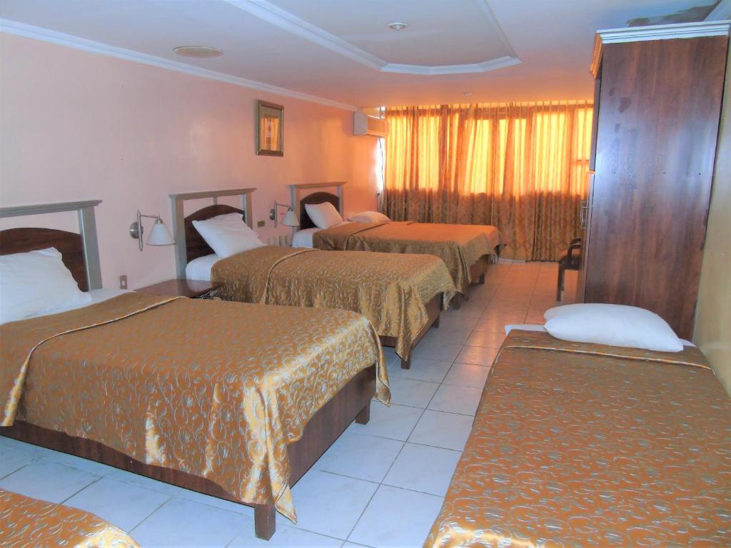 Postel nebo postele na pokoji v ubytování Hotel Malecon Inn