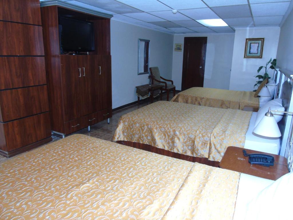 Postel nebo postele na pokoji v ubytování Hotel Malecon Inn