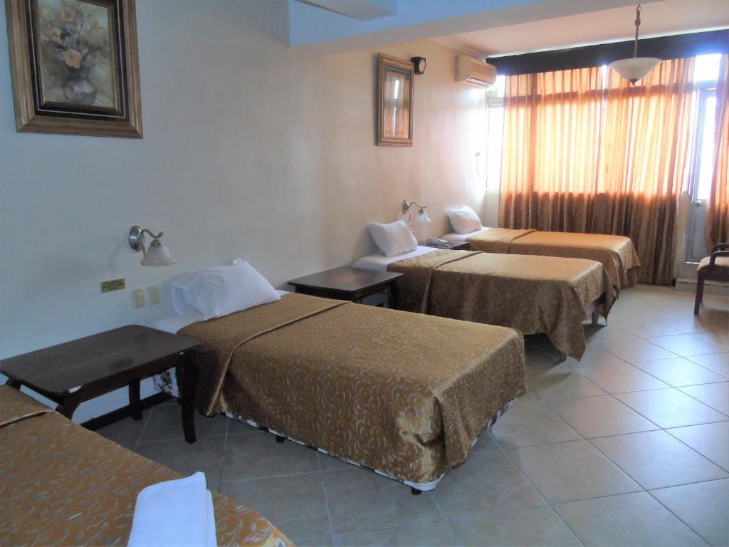 Postel nebo postele na pokoji v ubytování Hotel Malecon Inn
