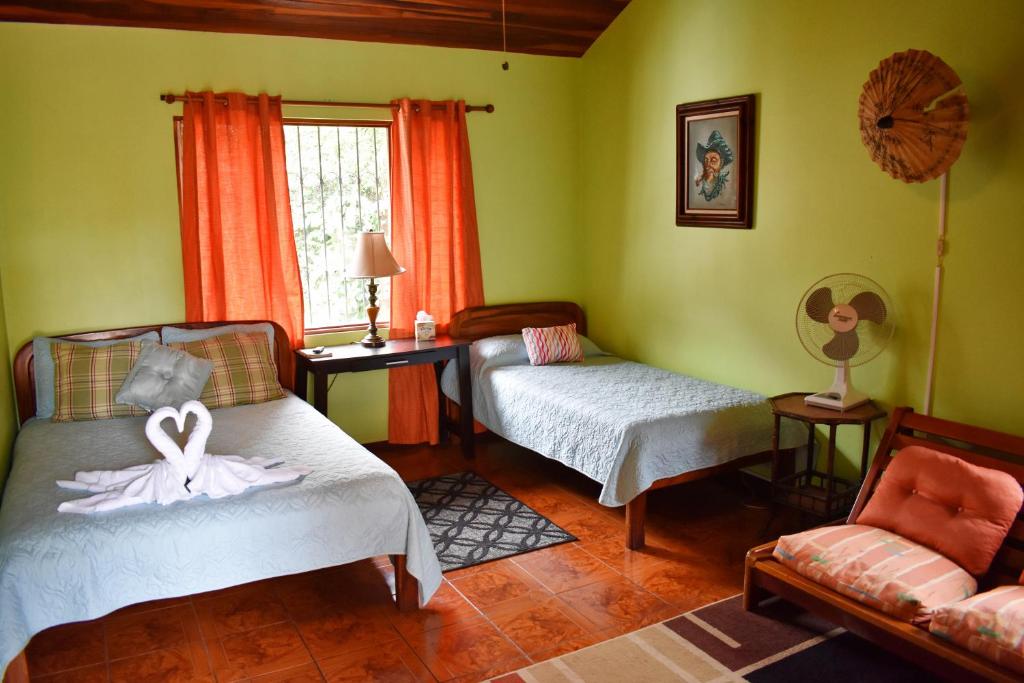 Postel nebo postele na pokoji v ubytování Cariari Bed & Breakfast