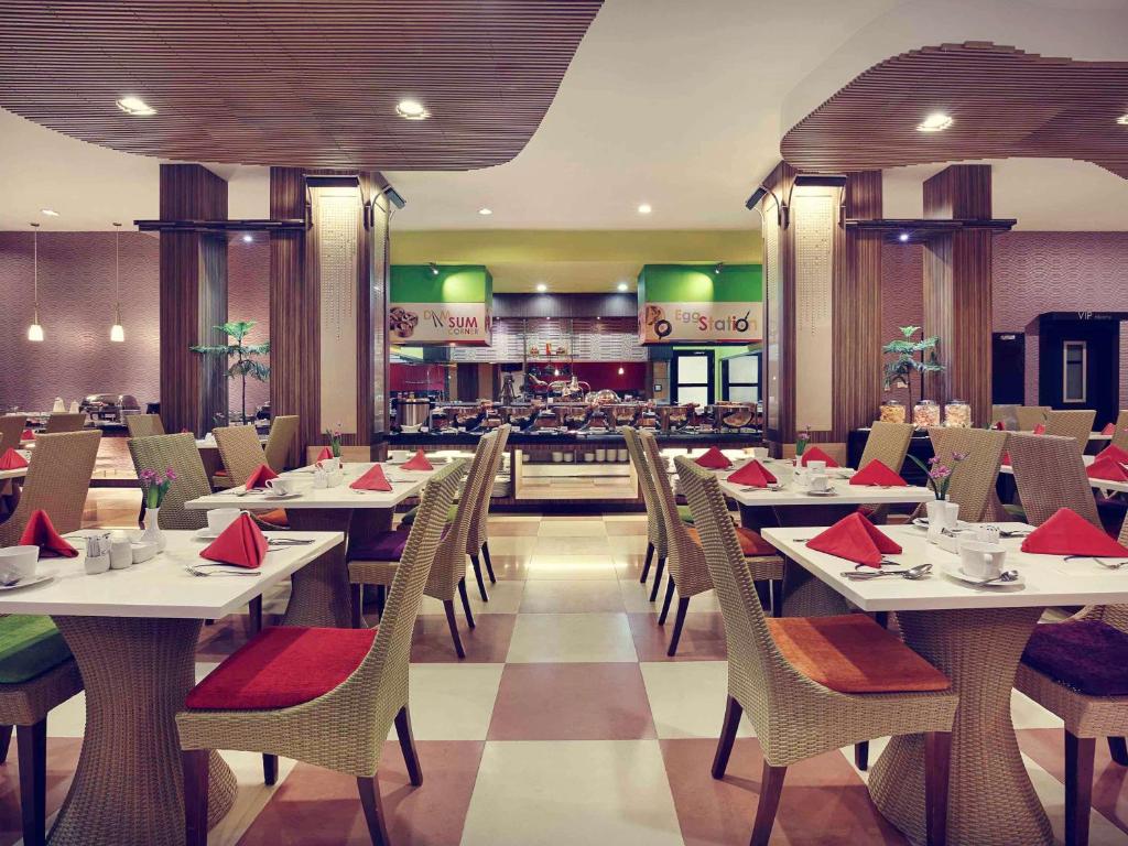 Restaurace v ubytování Mercure Pontianak City Center