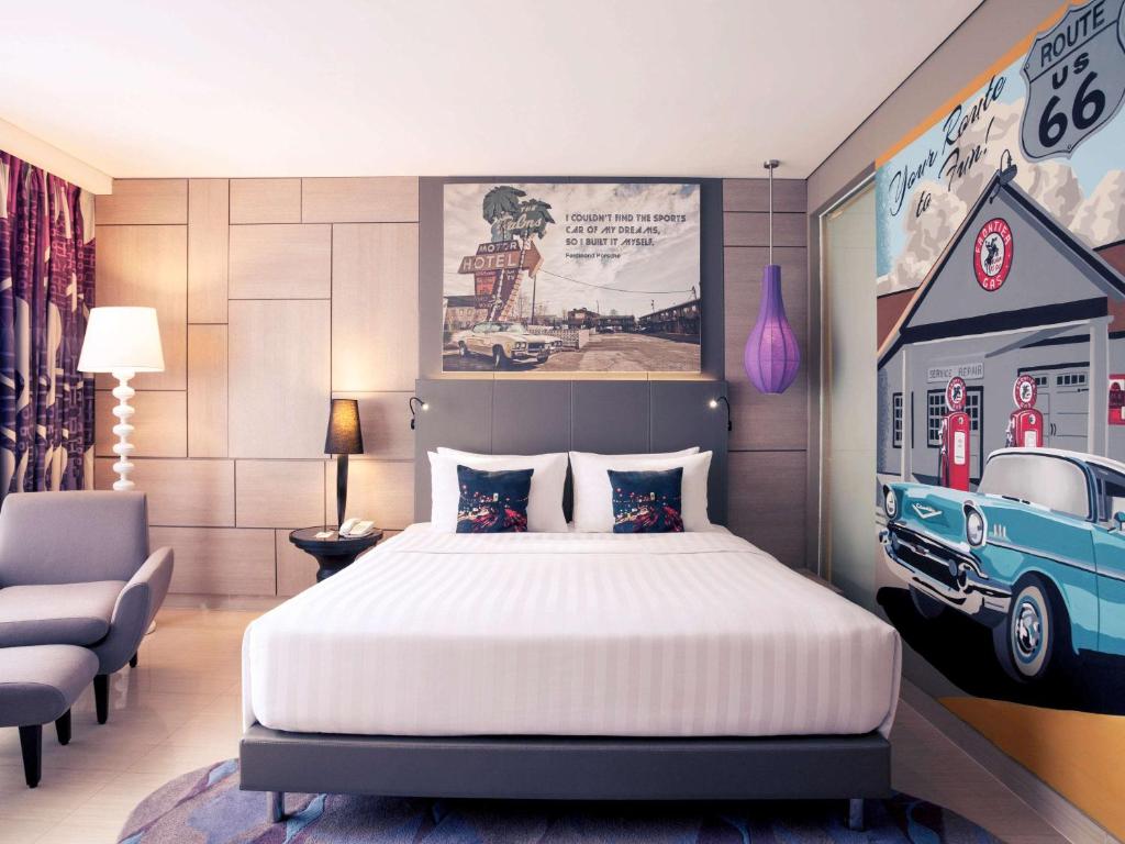 a bedroom with a bed and a picture of a car at Mercure Jakarta Sabang in Jakarta
