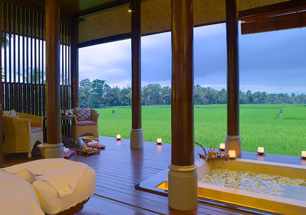 TOP 10 Mejores Hoteles de Lujo en Ubud, Bali 148964255