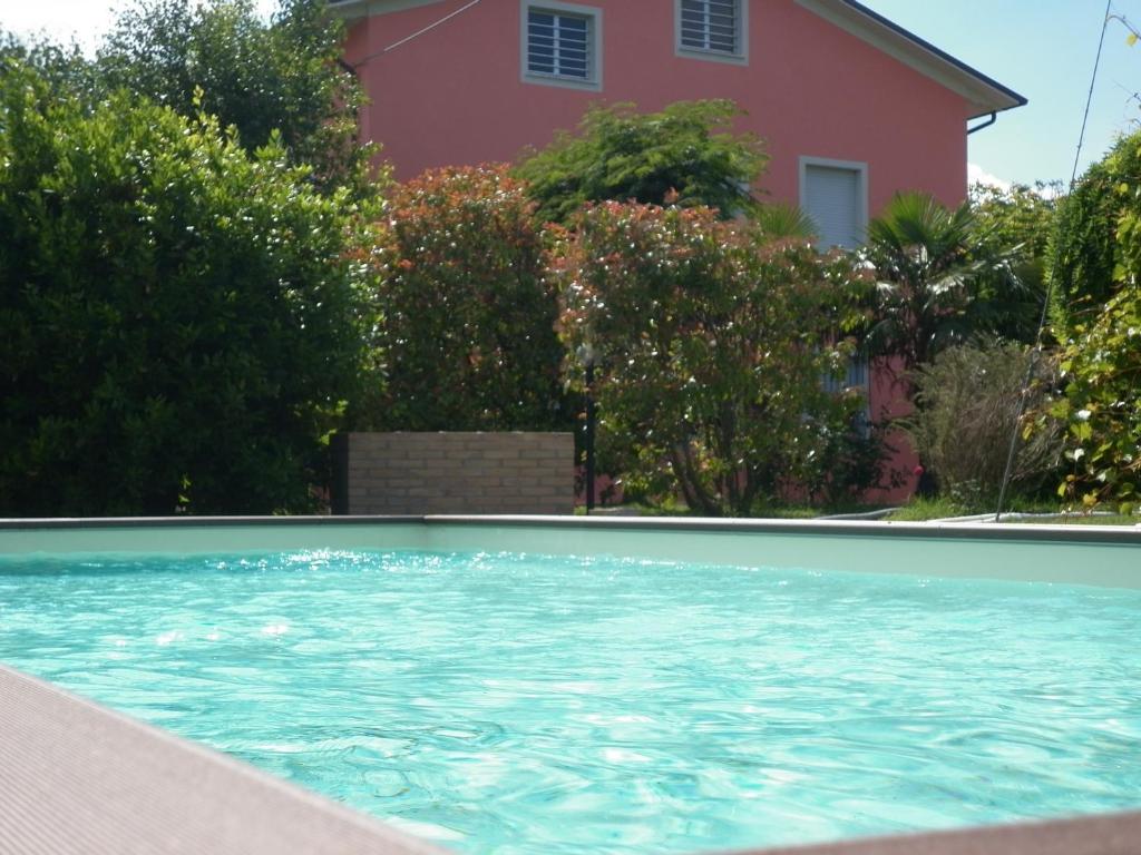 The swimming pool at or close to Villa Jolanda
