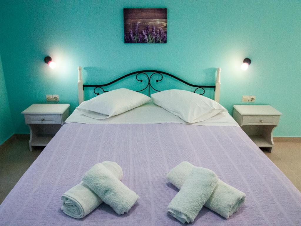 Postel nebo postele na pokoji v ubytování Peristera Apartments
