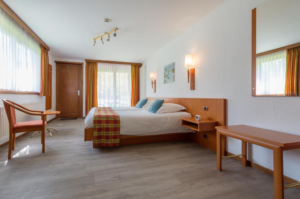 Postel nebo postele na pokoji v ubytování Hostellerie d'Inzepré