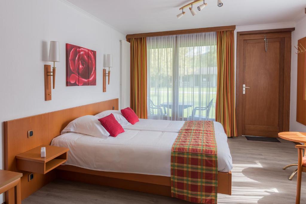 Postel nebo postele na pokoji v ubytování Hostellerie d'Inzepré