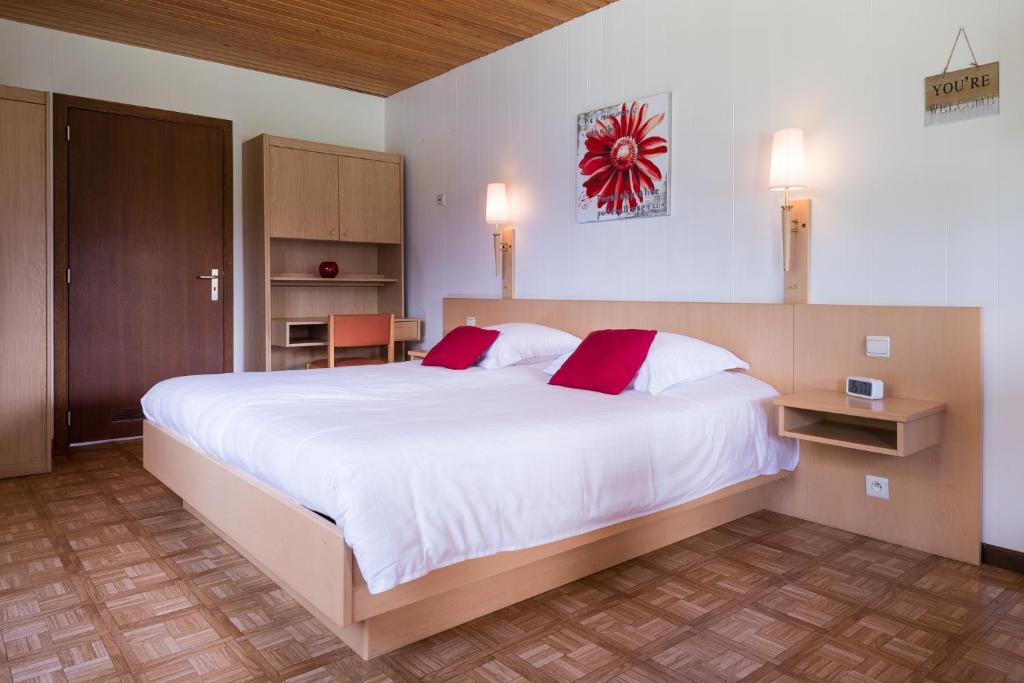 Postel nebo postele na pokoji v ubytování Hostellerie d'Inzepré
