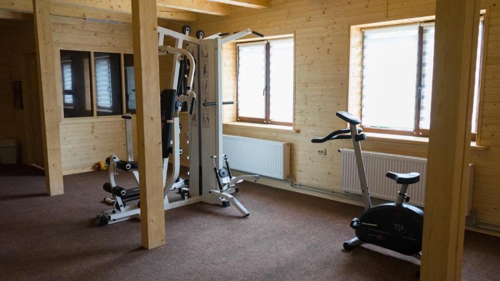 Fitness centrum a/nebo fitness zařízení v ubytování Family Hotel Kaskad