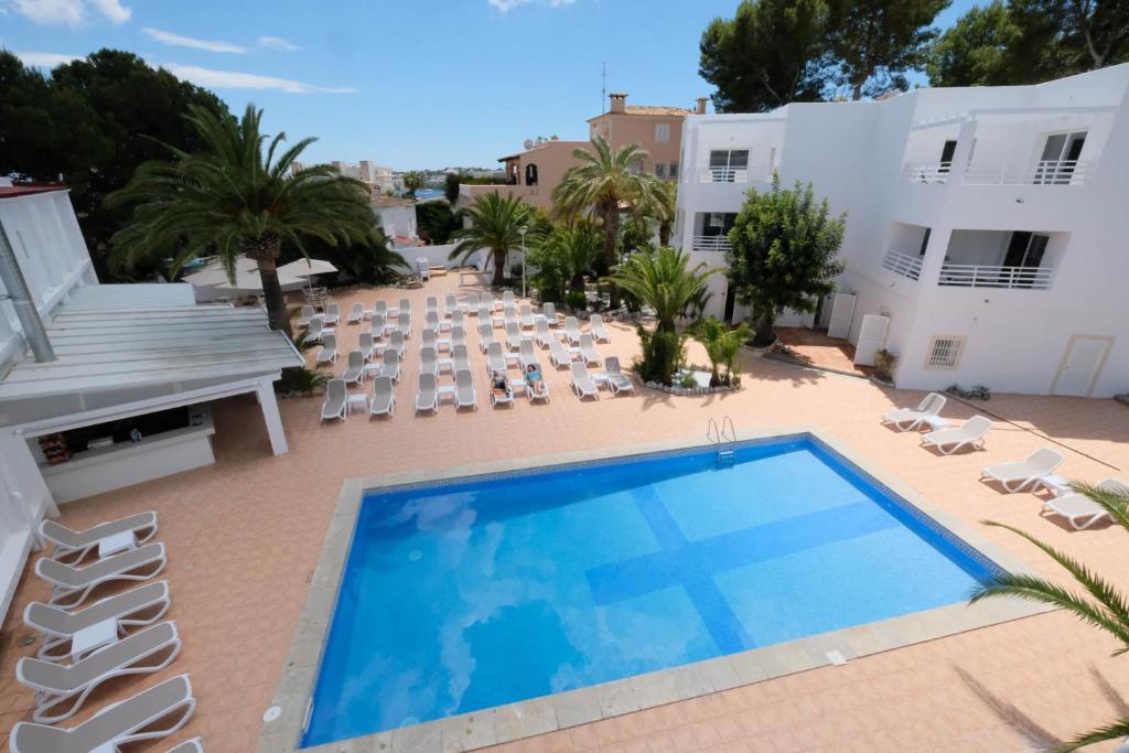 Bazén v ubytování azuLine Hotel Palmanova Garden nebo v jeho okolí