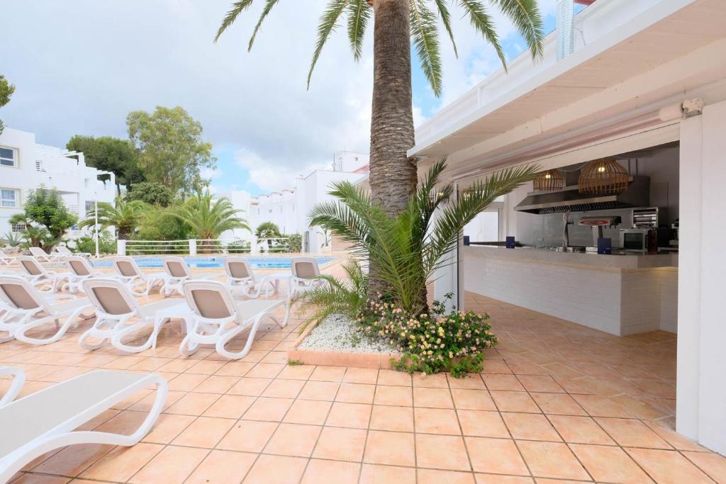 Balkón nebo terasa v ubytování azuLine Hotel Palmanova Garden