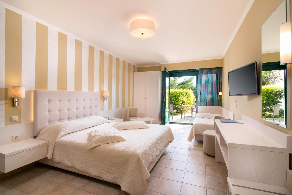 Ocean Beach Hotel - 17