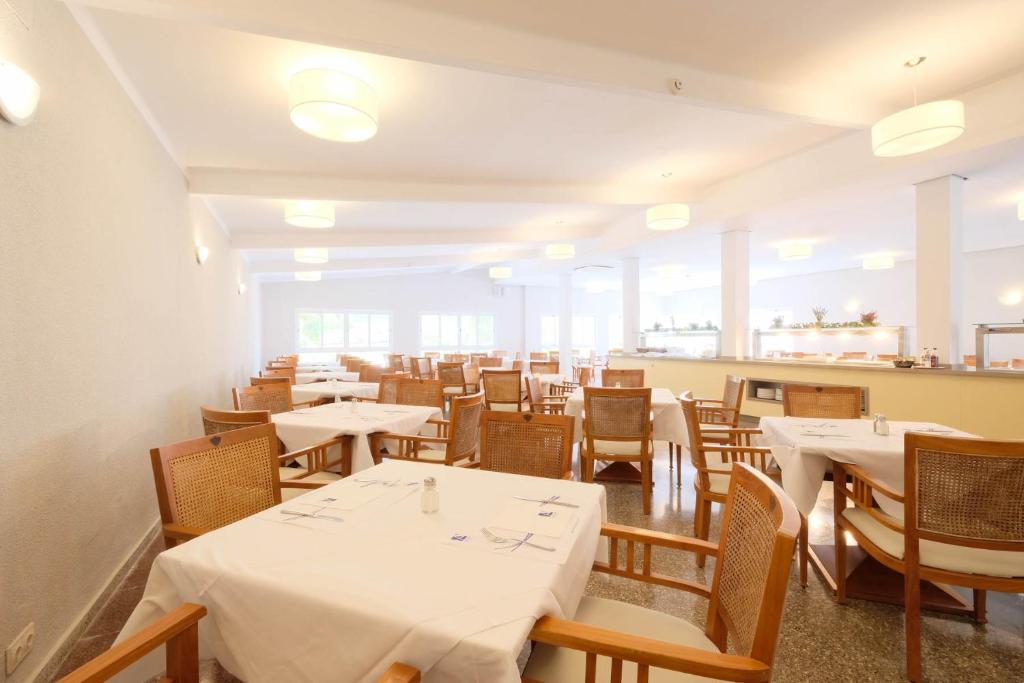 Restaurace v ubytování azuLine Hotel Palmanova Garden