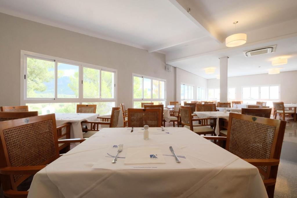 Restaurace v ubytování azuLine Hotel Palmanova Garden