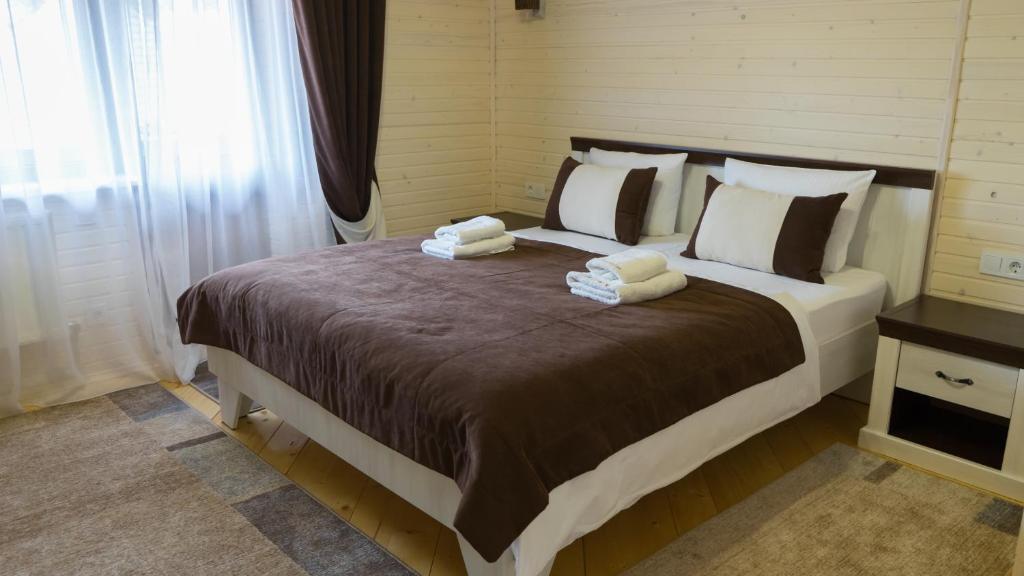 Postel nebo postele na pokoji v ubytování Family Hotel Kaskad