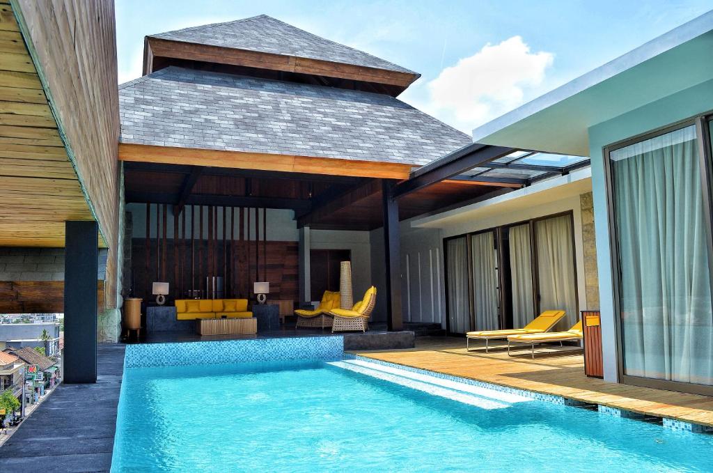 Bazén v ubytování TS SUITES Seminyak Bali nebo v jeho okolí