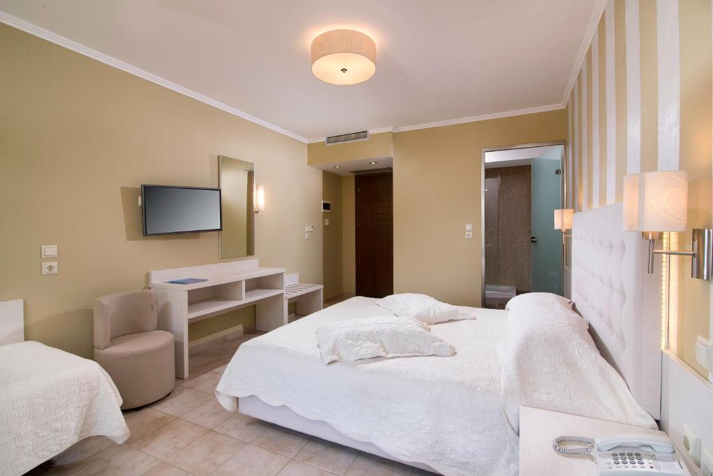 Ocean Beach Hotel - 16