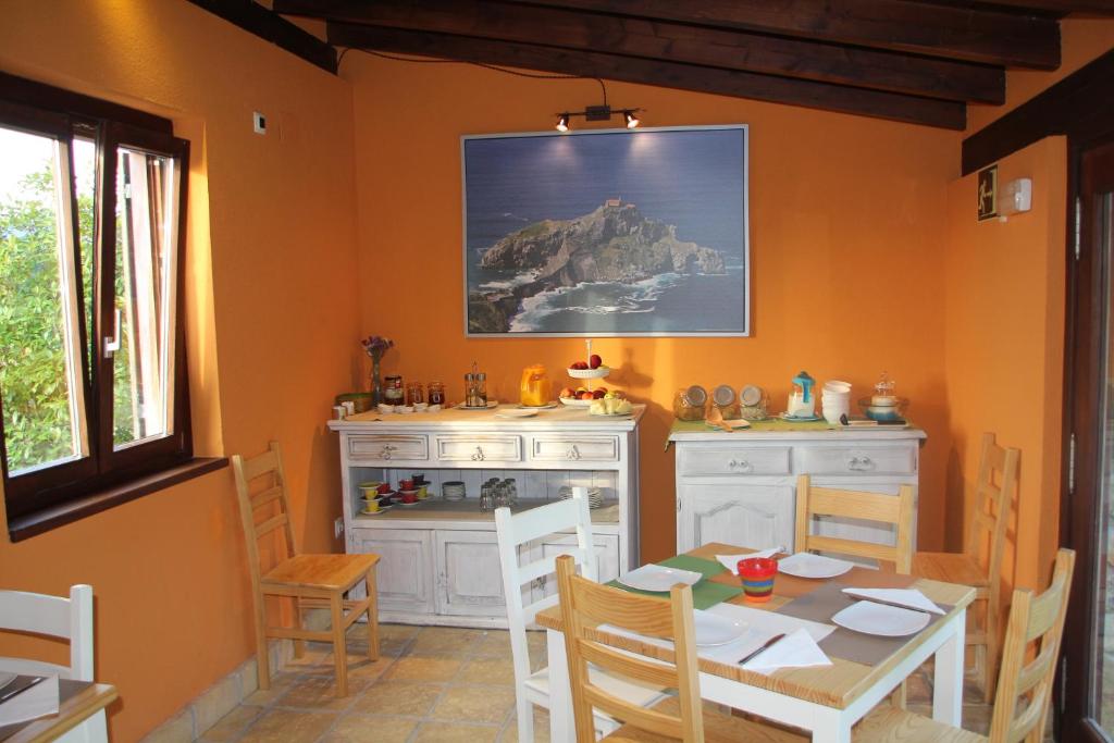 Kuchyň nebo kuchyňský kout v ubytování EcoHotel Rural Angiz