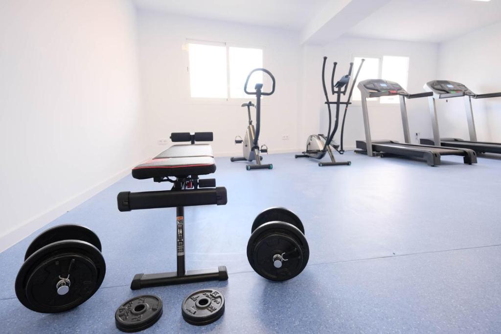 Fitness centrum a/nebo fitness zařízení v ubytování azuLine Hotel Palmanova Garden
