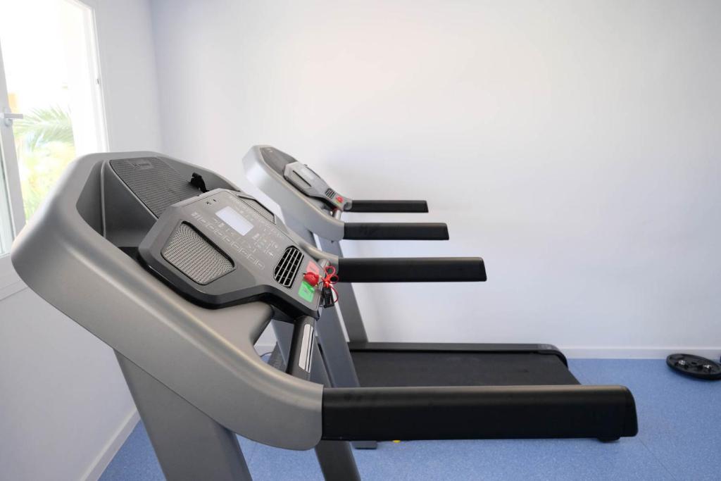Fitness centrum a/nebo fitness zařízení v ubytování azuLine Hotel Palmanova Garden
