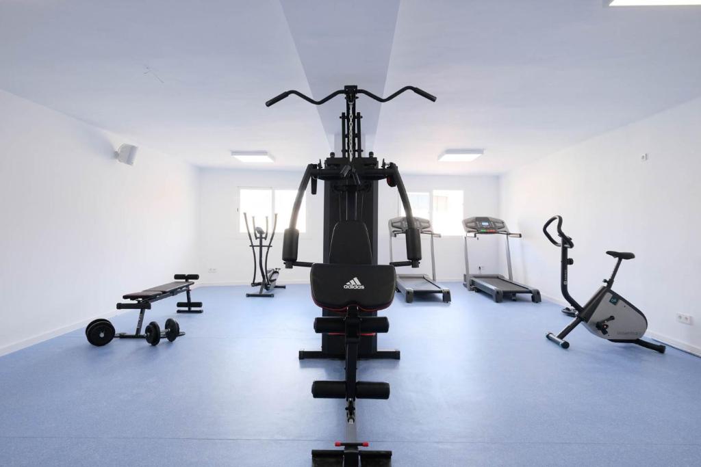 Fitness centrum a/nebo fitness zařízení v ubytování azuLine Hotel Palmanova Garden