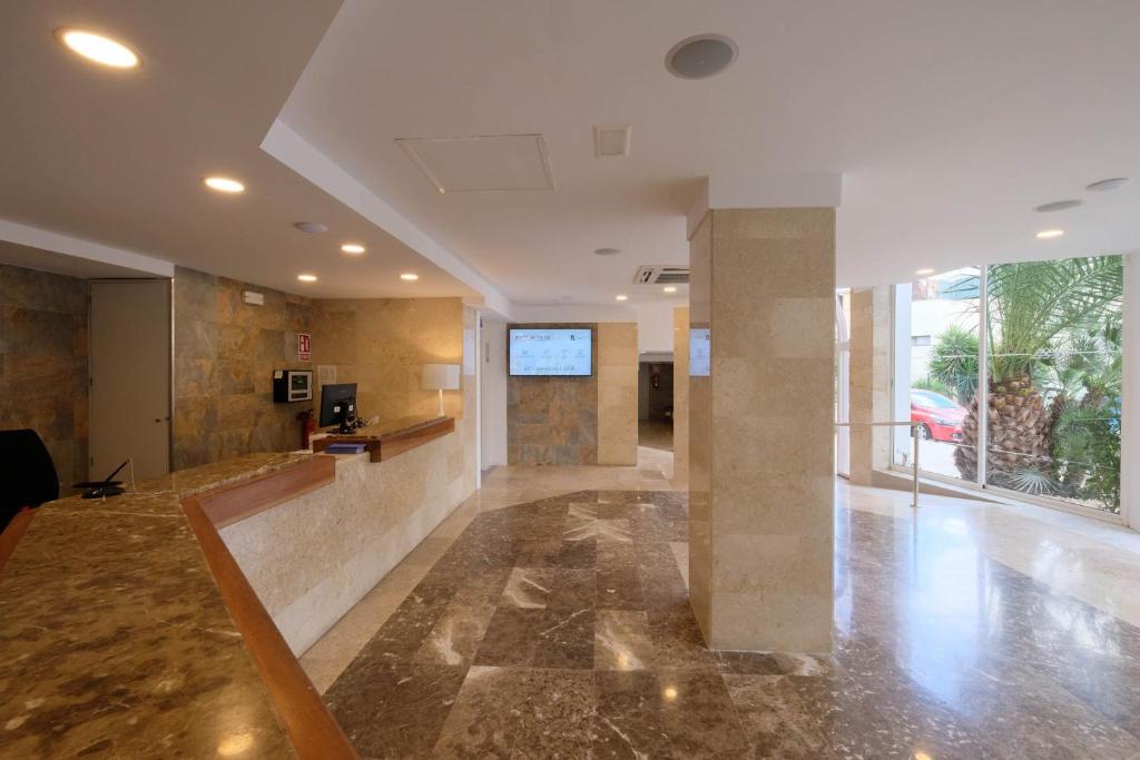 TV a/nebo společenská místnost v ubytování azuLine Hotel Palmanova Garden