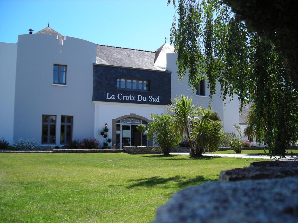 Zahrada ubytování Logis Hotel La Croix du Sud
