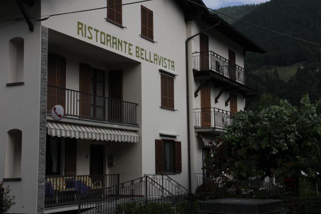 Nespecifikovaný výhled na hory nebo výhled na hory při pohledu z hotelu