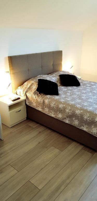 KE-TO Zagreb Airport Rooms - 1
