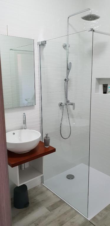 KE-TO Zagreb Airport Rooms - 8