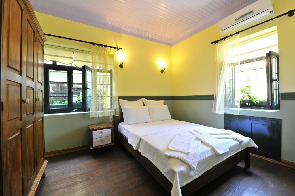 Postel nebo postele na pokoji v ubytování Petrino Gökçeada Hotel&Kitchen