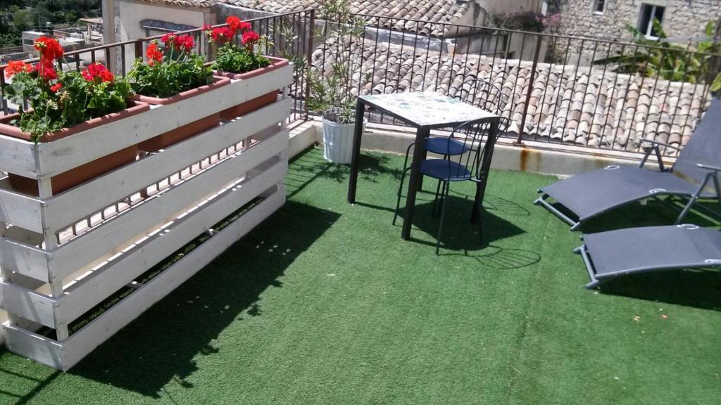 Modica Terrace - Housity