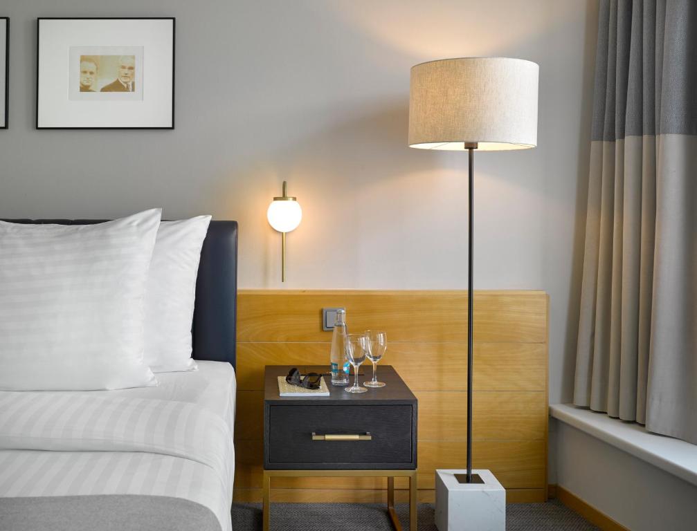 Postel nebo postele na pokoji v ubytování K+K Hotel Fenix