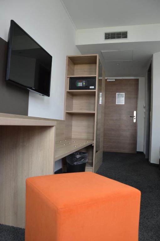 TV a/nebo společenská místnost v ubytování Euro Hotel Friedberg