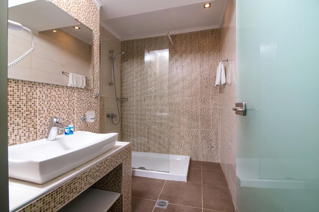 Ocean Beach Hotel - 15