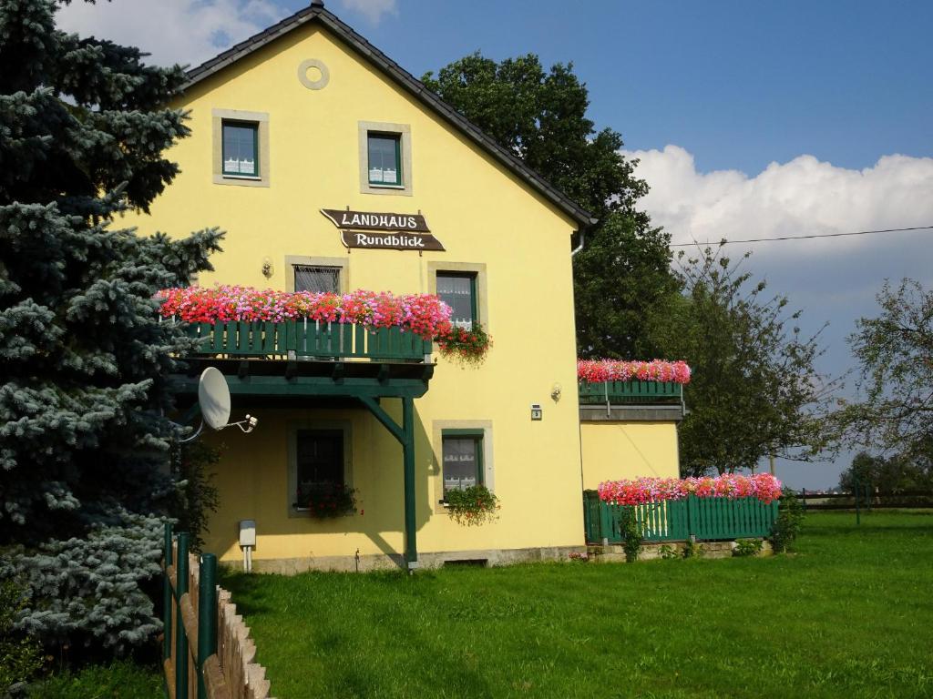 Κήπος έξω από το Landhaus Rundblick im Elbsandsteingebirge bei Bad Schandau