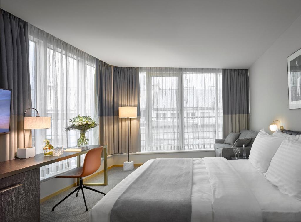 Postel nebo postele na pokoji v ubytování K+K Hotel Fenix